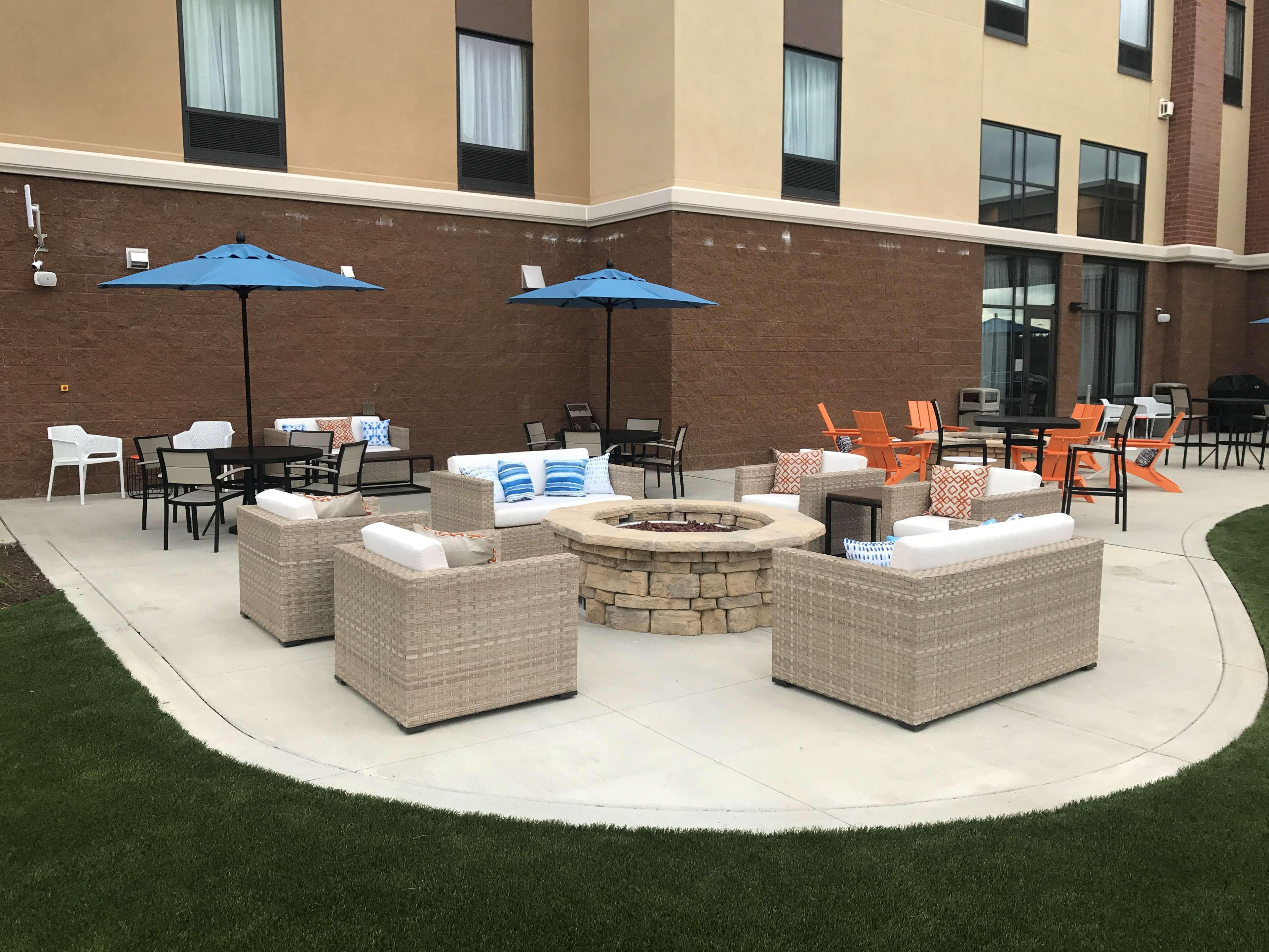 Hampton Inn & Suites Morgantown / University Town Centre Exterior foto
