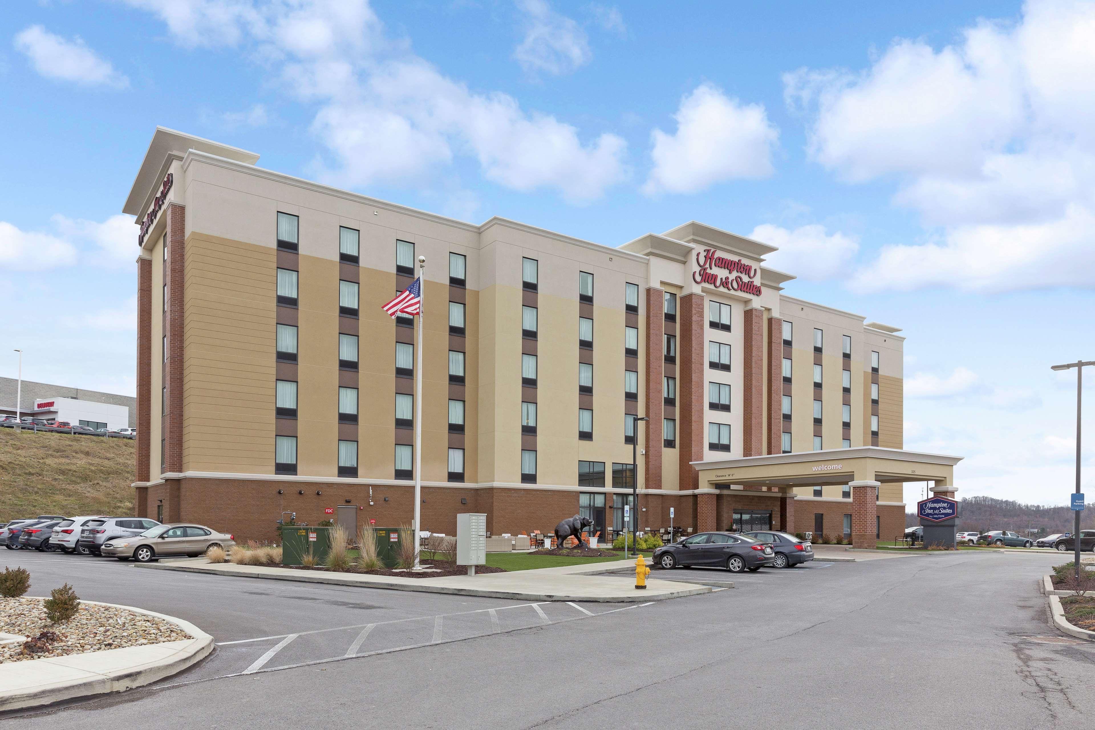 Hampton Inn & Suites Morgantown / University Town Centre Exterior foto
